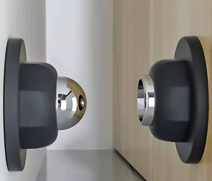 Tope de puerta magnético